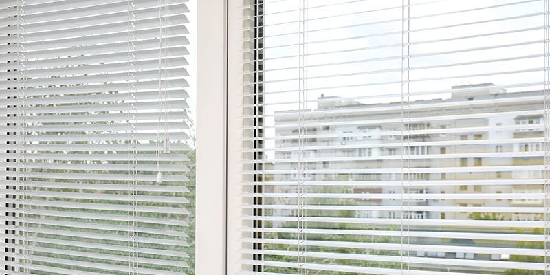 windows with built in blinds
